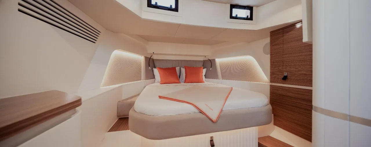 Astor 36 kabin içi ve ahşap detaylar